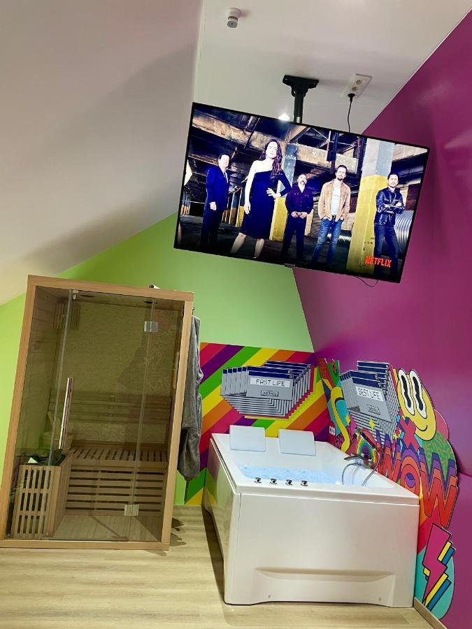 Capsule Forever Young - Jacuzzi - Sauna - Billard - Arcade De Jeux - Netflix & Home Cinema - Ping Pong Hastiere-par-dela 外观 照片