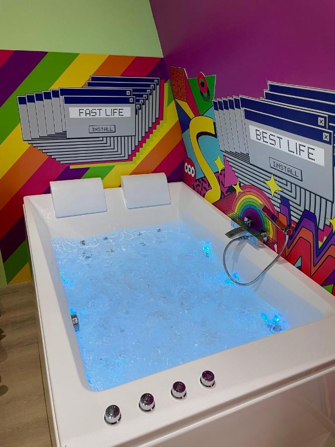 Capsule Forever Young - Jacuzzi - Sauna - Billard - Arcade De Jeux - Netflix & Home Cinema - Ping Pong Hastiere-par-dela 外观 照片