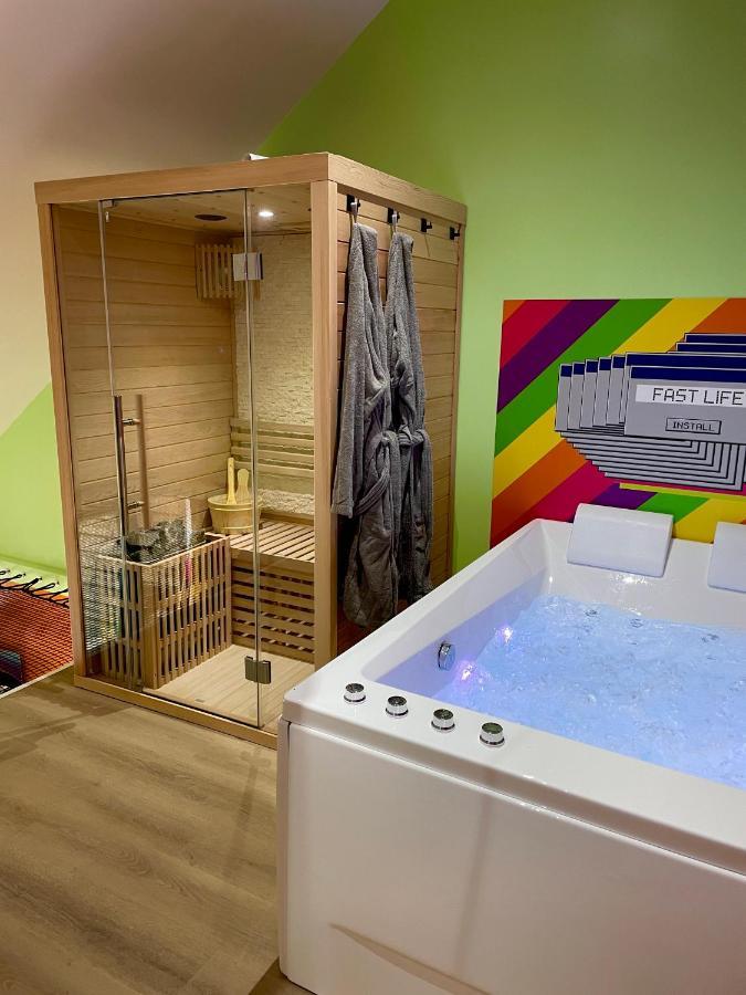 Capsule Forever Young - Jacuzzi - Sauna - Billard - Arcade De Jeux - Netflix & Home Cinema - Ping Pong Hastiere-par-dela 外观 照片