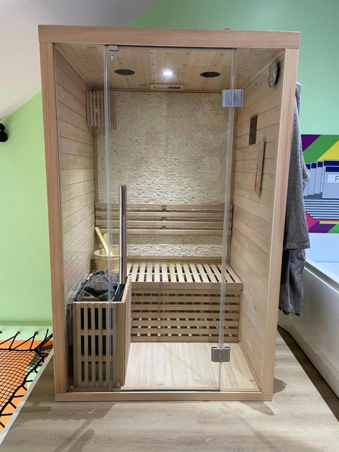 Capsule Forever Young - Jacuzzi - Sauna - Billard - Arcade De Jeux - Netflix & Home Cinema - Ping Pong Hastiere-par-dela 外观 照片
